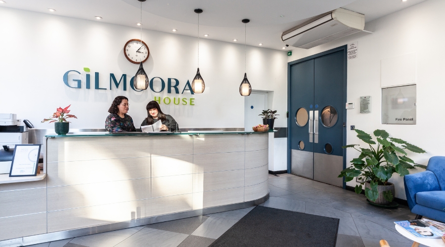 Gilmoora House - desk place option in London