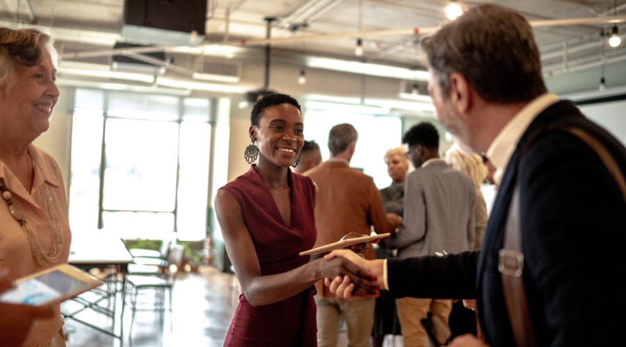 tips to feel confident at networking events