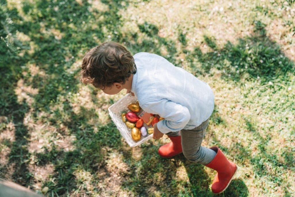 Hunting Easter Eggs for Kids at Merchant Square, Paddington