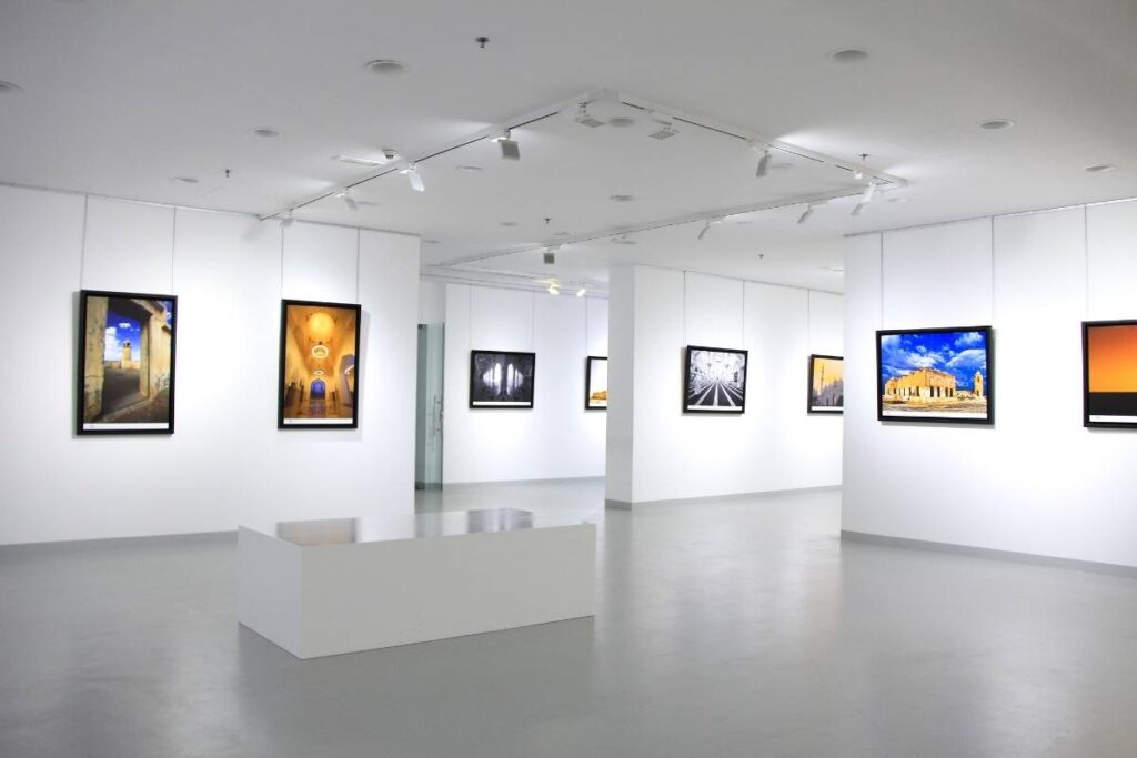 View contemporary art at Gillian Jason Gallery 